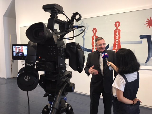 kaigallerynyc's tweet photo. Honored to have @sinovision_us shoot a feature television segment on the opening of KAI Gallery. Exclusive interviews with artist Jared FitzGerald and Gallery Director, Justin Warner to air soon!
#kaigallery #kaigalleryny #kaigallerynyc #contemporaryart #contemporaryasianart https://t.co/KL83X6WPmT