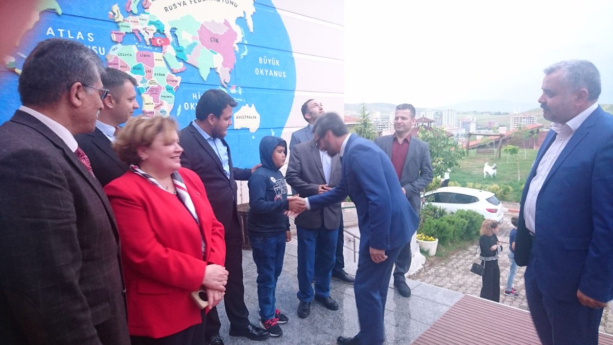 Genel Müdürümüz <a href="/selahattinguven/">Selahattin Güven</a>, sosyal hizmet modellerinden yararlanmaktayken reşit olarak ayrılan gençlerimizin kurduğu derneklerin temsilcileriyle, Ankara Çocuk Evleri Sitesi’nde Genel Müdürlüğümüz tarafından verilen iftar programında bir araya geldi.