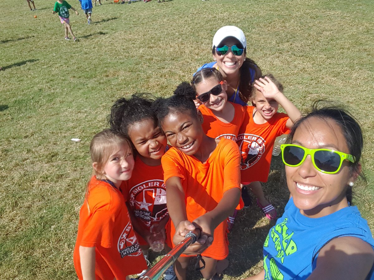 DoDeBoer1's tweet photo. #FieldDay18 was a success! Thank you @SiglerStarsPE you always make it fun for kids and teachers! 😊 #SiglerNation https://t.co/PF7dBWGs2e