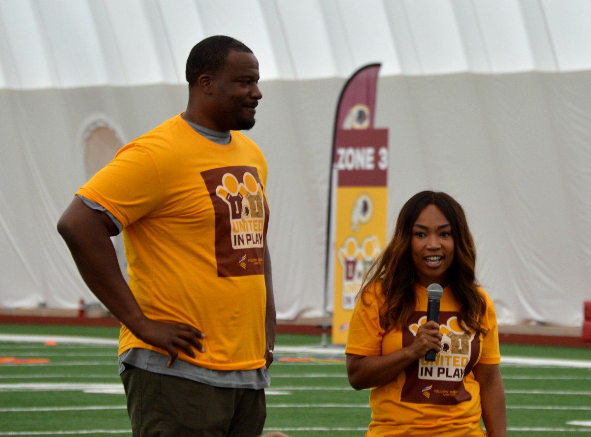 Sharonnnn4's tweet photo. Check out my article: '200 Military &amp; Civilian Children Play Football at Redskins Park' https://t.co/xMfrVuf0OV @LoudounTribune #Redskins #HTTR https://t.co/msgQLGZjnH