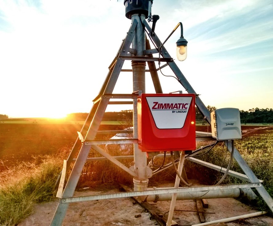 brunoperroni's tweet photo. A strong #Zimmatic now is also the  #smartest 
O robusto pivô Zimmatic agora também é o mais inteligente!!
#FieldNET #PivotControl #lindsay #irrigacao #agricultura #irrigation 
#Brazil https://t.co/5DD7YzMTqy