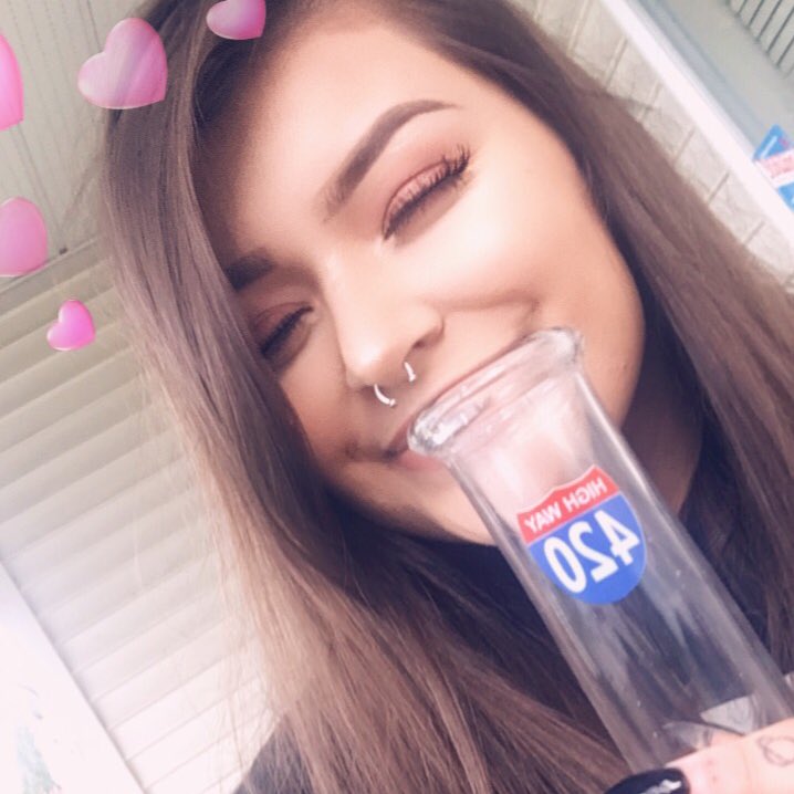 obeysherwishes3's tweet photo. seriously, the best thing you can do is send this beautiful, beautiful girl money

@brooklynbbby   #findom #youngprincess #bossyteen https://t.co/fDhX8ky8EJ