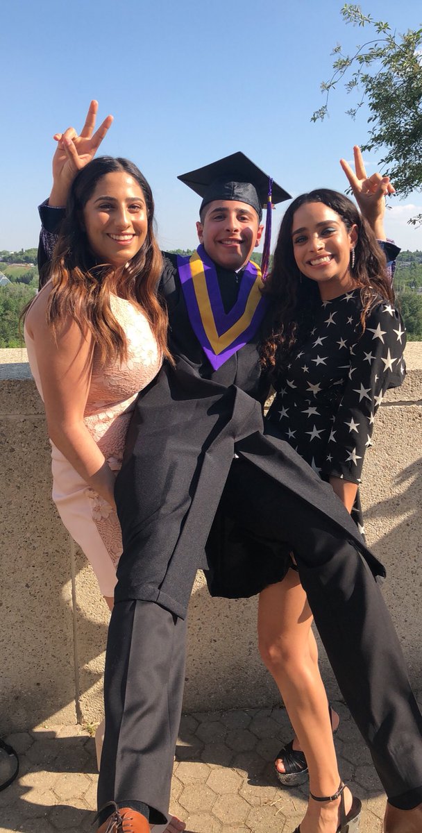 LazerteFrenchie's tweet photo. Mon benjamin gradue ce soir 🎓 de @MAChighYEG 🙌 Travail bien fait 🎊 Félicitations 🎉 Ce n’est que juste le début de l’aventure de ta vie 💋 Bon courage et bonne chance fiston 🤩 https://t.co/tM3w7WMdkO