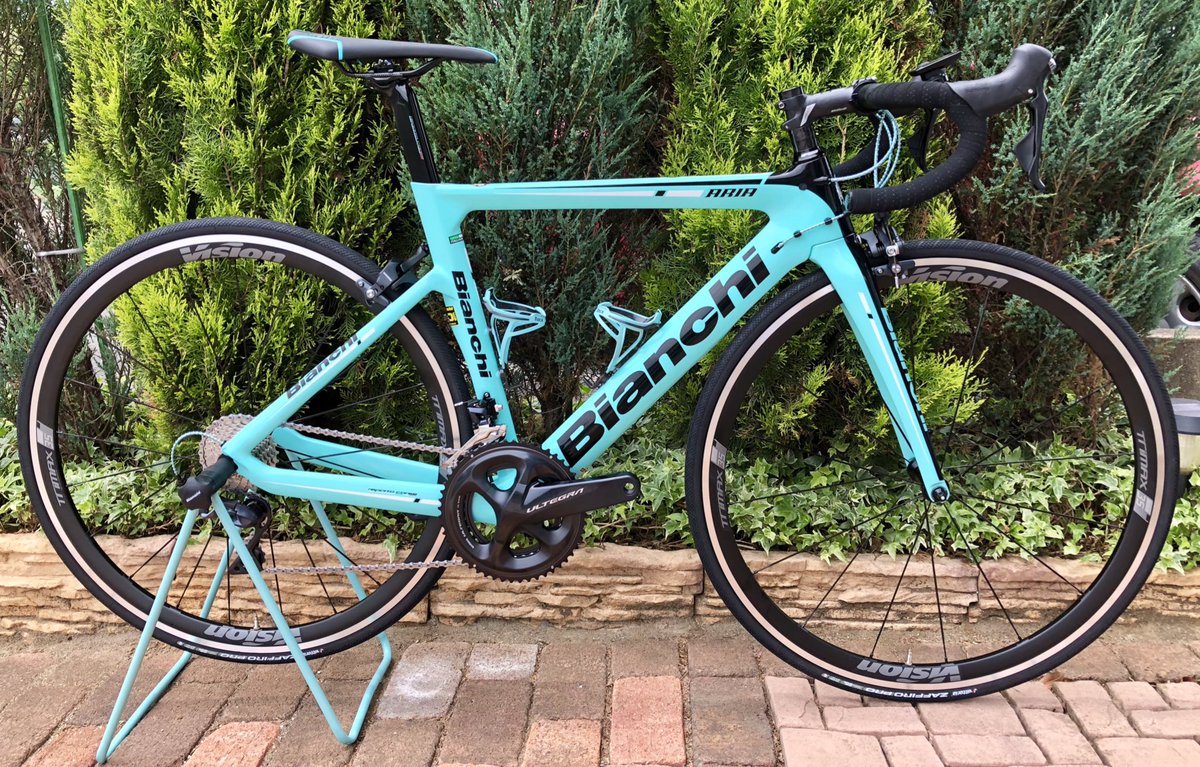 Ryu_ARIA_'s tweet photo. Bianchi ARIA ULTEGRAモデル
納車しました！！

#祝ってくれる人RT 
#ロードバイク乗りと繋がりたい https://t.co/KjDq5HXMzc