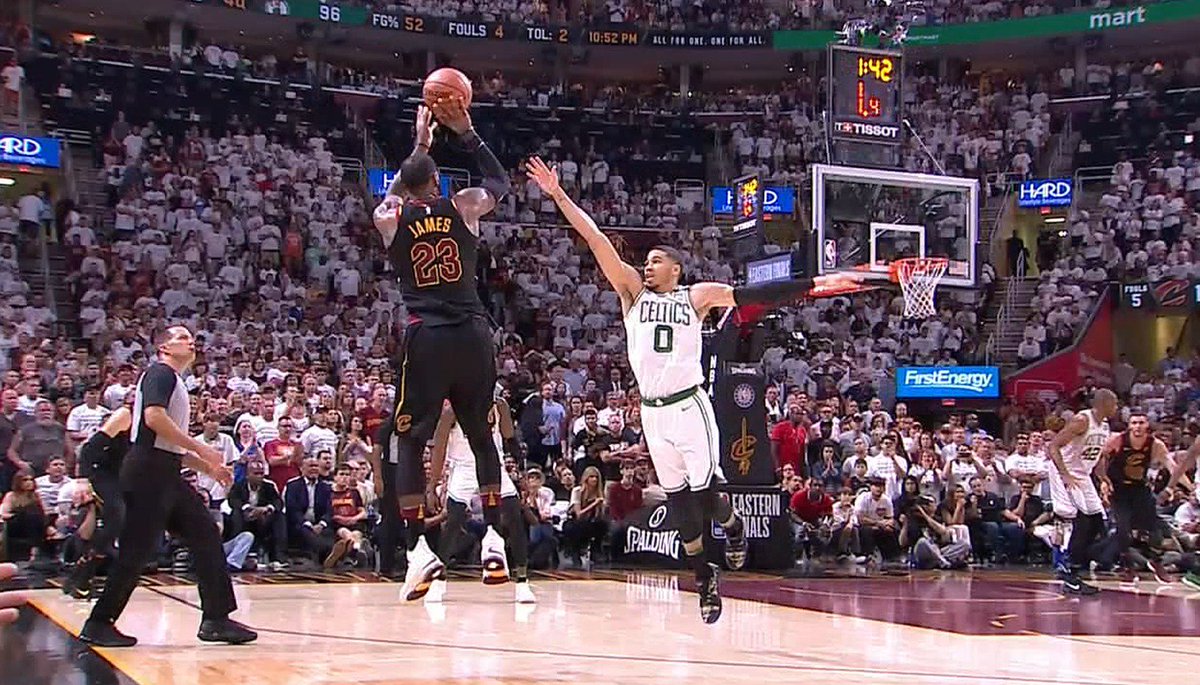 man in the arena
oil on canvas
(2018)