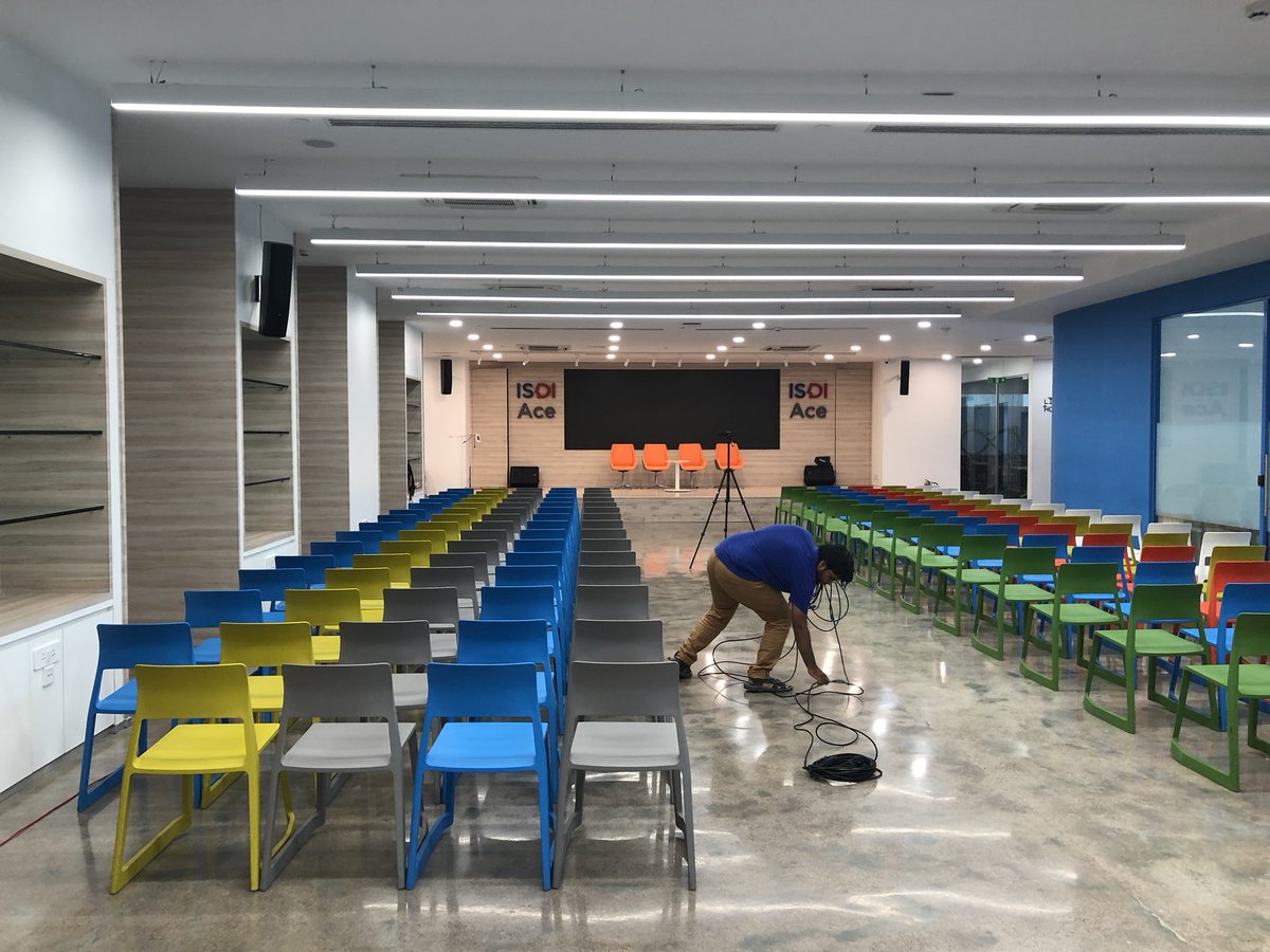 dcwca's tweet image. Getting setup for #ReactFoo at @isdimumbai - exciting! Drop by the @TWG desk and chat with us about building with React and RN 😍