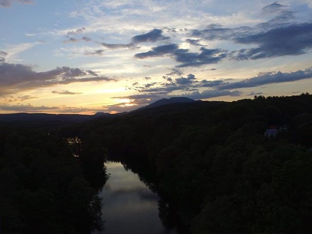JeffFromIowa's tweet photo. Reposting @relicsempire:
#relicsempire #droneview #dronelife #fromabove #naturephotography #newhampshire #fuckingawesome #sky #sunset #sunsetting #almostdark #dronestagram #dronephotography #river #claremont #view #beautiful #epic https://t.co/M1QdJvbKuw