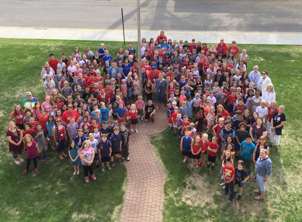 KendyAFrame's tweet photo. John Marshall had a great all school red, white and blue 4th quarter celebration! #MarshallPanthers #Teach4Me https://t.co/qvkOy2J6jr