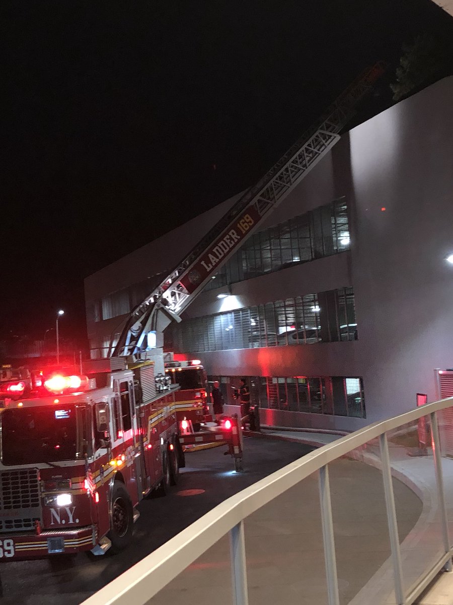 jessRussoNYC's tweet photo. At first im 17 stories up thinking I hope the parking garage isn’t on 🔥... and then I see a drunk guy who caught his entire BBQ on 🔥 while trying to celebrate his girlfriends birthday 🤦🏼‍♀️ 🚒 #FDNY #Brooklyn #NYC #Ladder169 https://t.co/e8v5pksXml