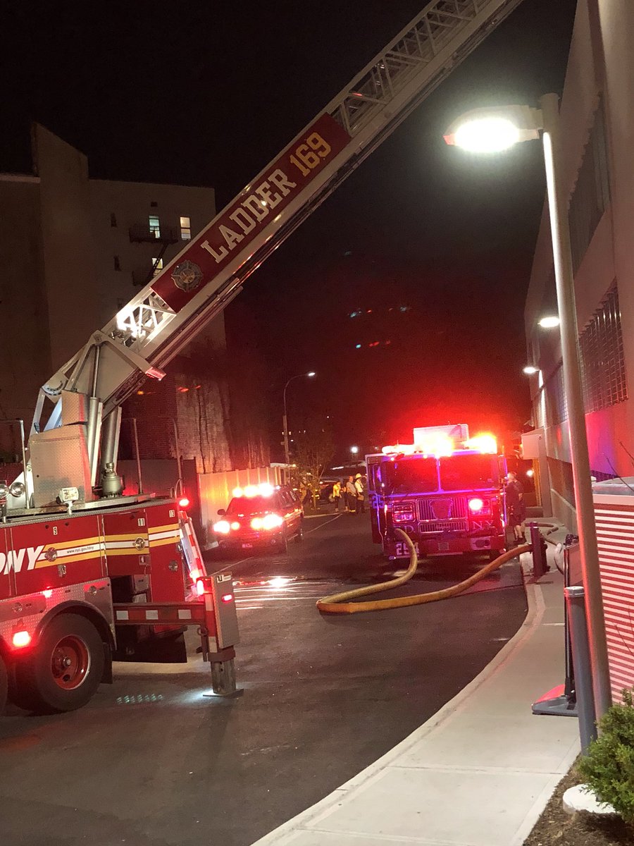 jessRussoNYC's tweet photo. At first im 17 stories up thinking I hope the parking garage isn’t on 🔥... and then I see a drunk guy who caught his entire BBQ on 🔥 while trying to celebrate his girlfriends birthday 🤦🏼‍♀️ 🚒 #FDNY #Brooklyn #NYC #Ladder169 https://t.co/e8v5pksXml