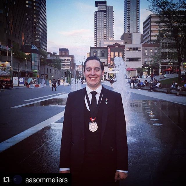 winesofarg's tweet image. Felicitaciones para Martin Bruno, el segundo Mejor Sommelier del continente Americano. ¡Gracias @martinbruno83 por dejar bien alta la bandera argentina! 🇦🇷 📷Ph: @aasommeliers // #asiamericas2018 #ASIsomms #ASIBestSomm @sommellerie_asi @acspqc ift.tt/2J4h5r5