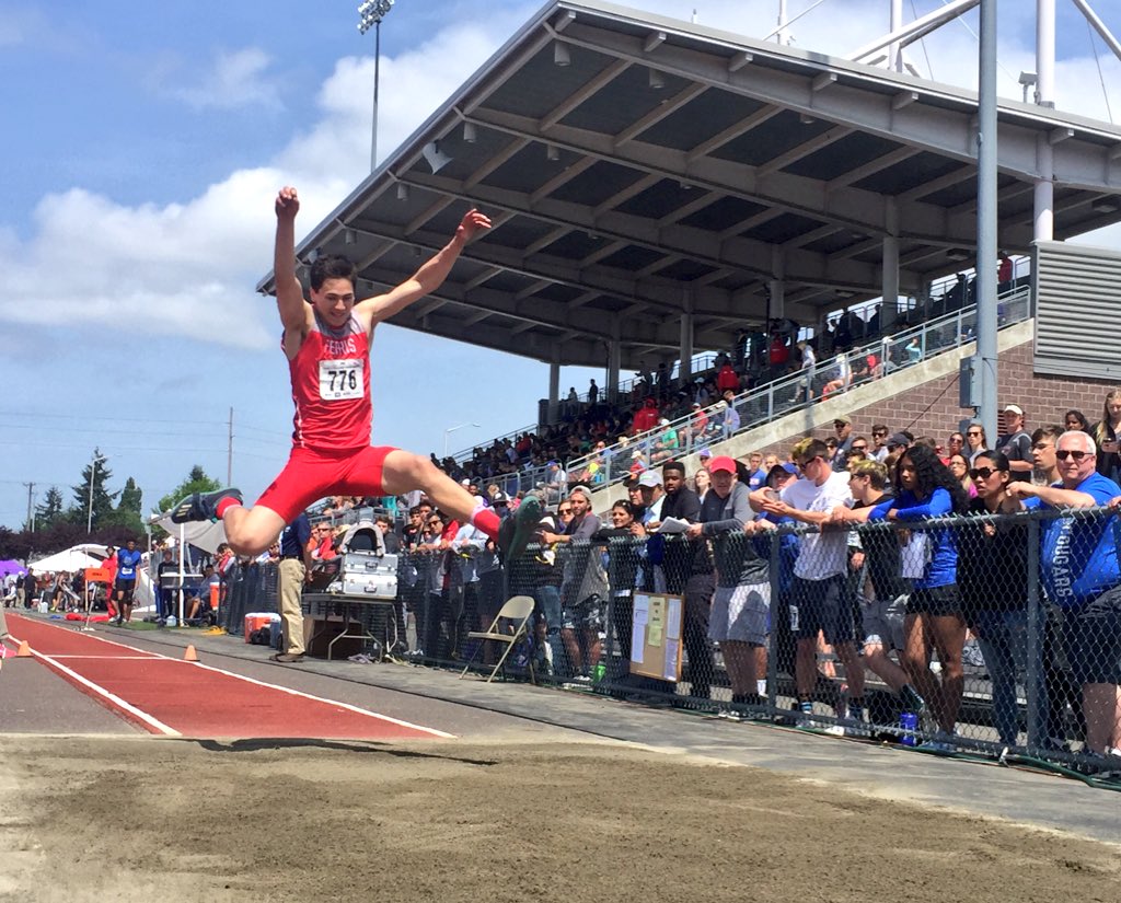 wiaawa's tweet photo. 4A Boys Triple Jump Champion: Shamrock Campbell, Ferris, 48’ 3” #wastatetf https://t.co/49GRQJyVxO