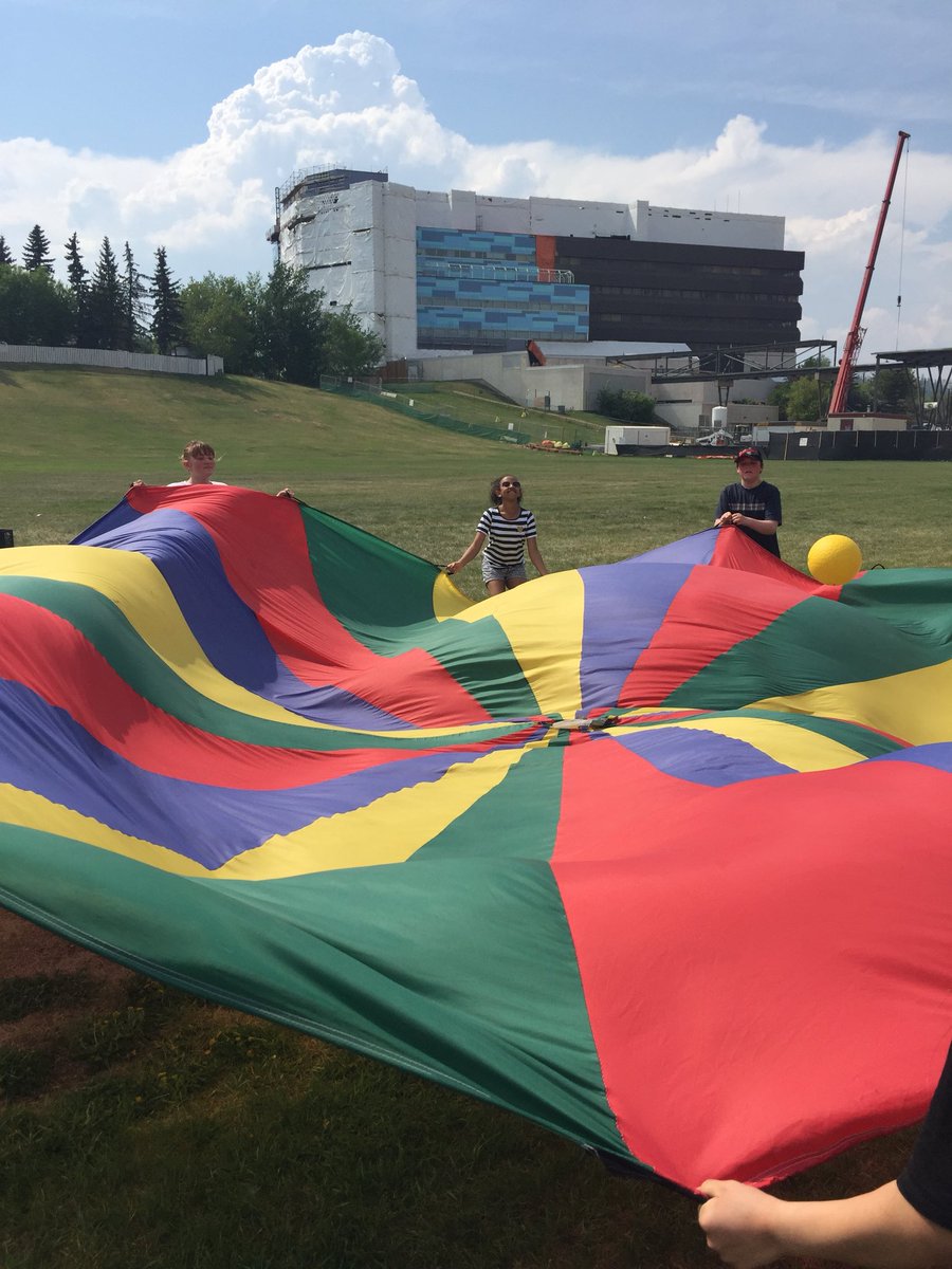 ms_ingram12's tweet photo. Great afternoon playing some traditional Aboriginal games and some not so traditional games to end of an excellent Aboriginal Week @DrClarkSchool #godinosgo #grade6fun #itwasaawesome @ahennigar89 https://t.co/RRA2e8EmaQ