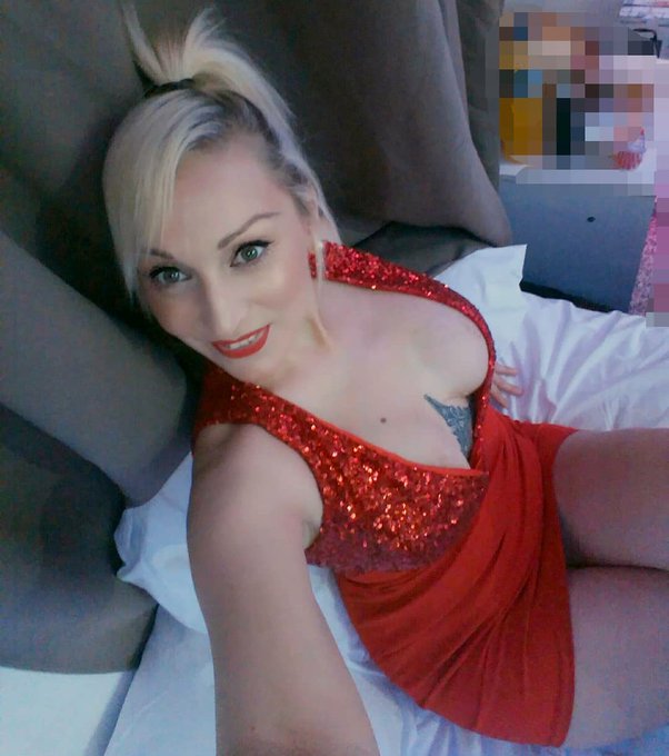 Disfrutando de la feria en @SalaDelux antes de que empiecen los shows 😋😝💋 https://t.co/oWTH9JlOIq<a class="tags" target="_blank" title="On Twitter" href="/?out=eyJ0eXAiOiJKV1QiLCJhbGciOiJIUzUxMiJ9.eyJpYXQiOjE3MjM1MzQ2OTEsImlzcyI6InR3cG9ybnN0YXJzLmNvbSIsIm5iZiI6MTcyMzUzNDY5MSwiZXhwIjoxNzU1MDcwNjkxLCJyZWRpcmVjdF91cmwiOiJodHRwczovL3R3aXR0ZXIuY29tL1NhbGFEZWx1eCJ9.2LlXlH57j7s7MgL11FGgczEmmUT7Fz3EMFTUK0qfC5LoXy0Mv5GHxPzeZUk8kjYgPZfhoiBQ4ILgfNVqGleIIQ">@SalaDelux</a>