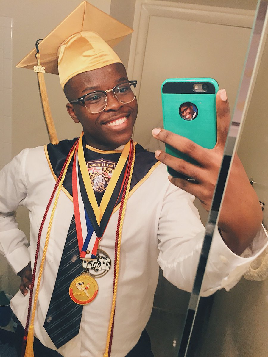 AstroloJayyy's tweet photo. Just finished a tremendous chapter in my life; graduating high school. Now on to the next one #OHHSGrad2k18 #OxonGrad2k18 #oxongraduation2k18 https://t.co/AU5yBGT7I6