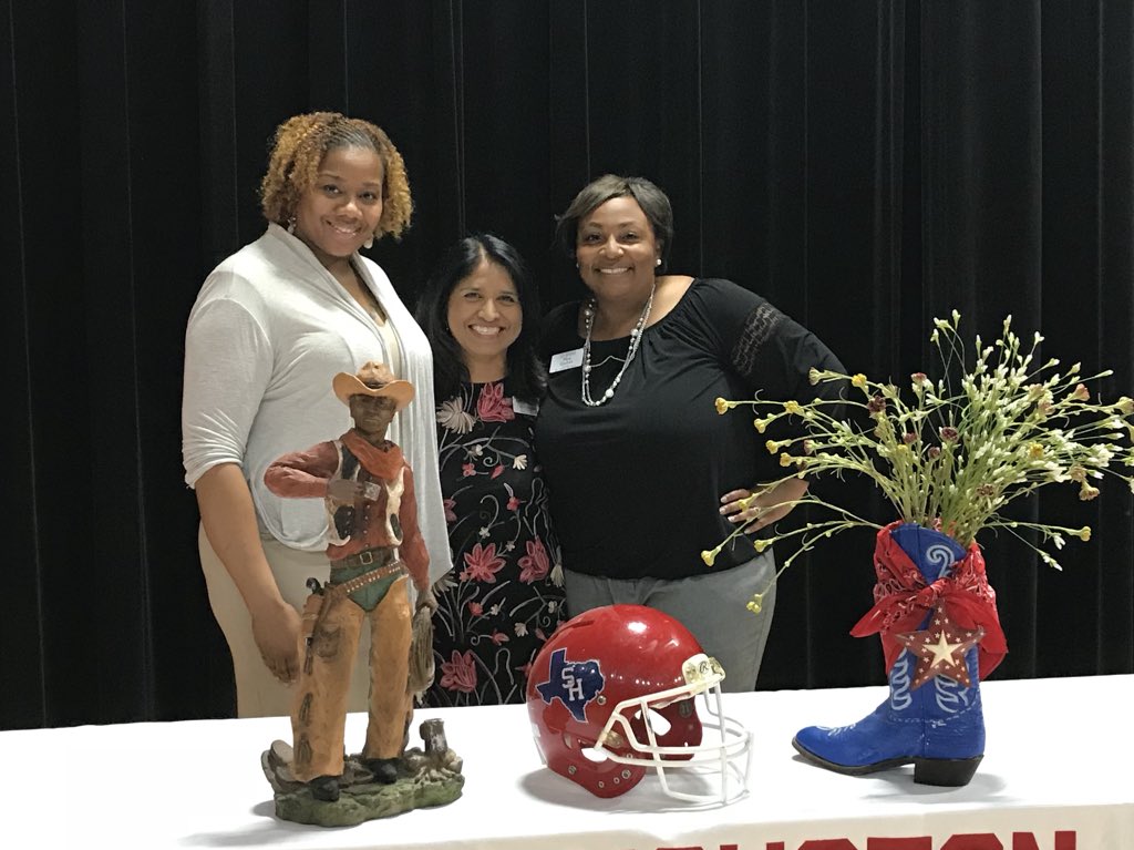 fabenavides's tweet image. Proud of the @SamHoustonHS staff  #9GC Class of 2021 Awards Ceremony #foundation #SamPride #gradgoals 🎓🎓