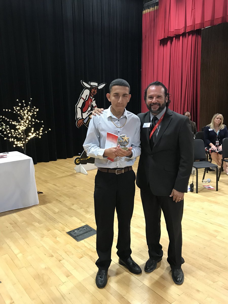 fabenavides's tweet image. Principal’s Choice Awards - Class of 2021 #9GC Awards Ceremony #TexansKeepItREAL 🎓🎓