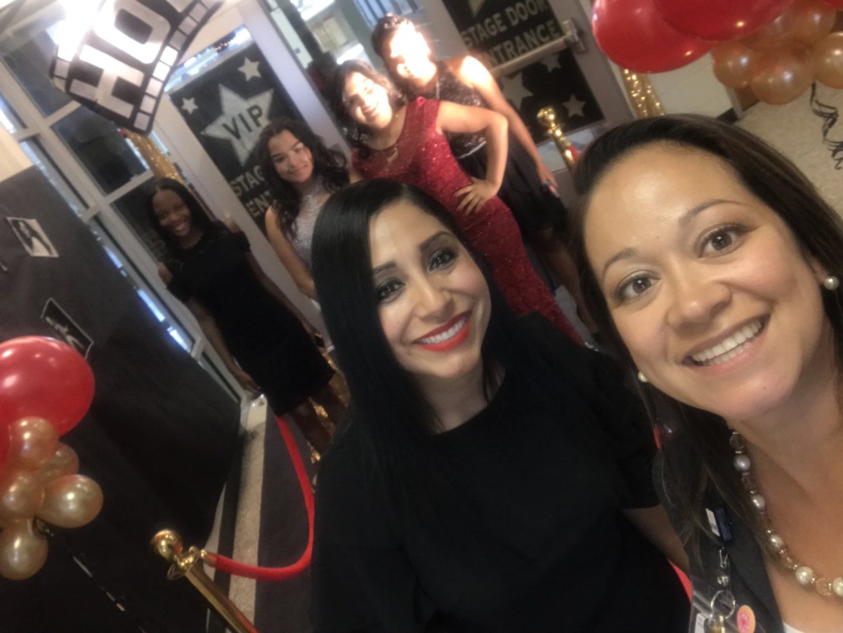 LopezprinciPAL's tweet photo. So nice to see these kiddos finishing their 8th grade year in  #hollywoodstyle @LauraAGonzale12 @GJVstate @hartman_ms #hartmanproud https://t.co/98phB0pLTH