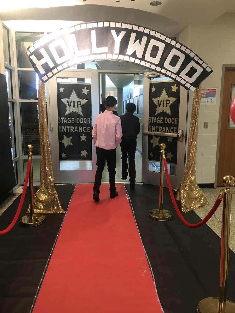 LopezprinciPAL's tweet photo. So nice to see these kiddos finishing their 8th grade year in  #hollywoodstyle @LauraAGonzale12 @GJVstate @hartman_ms #hartmanproud https://t.co/98phB0pLTH