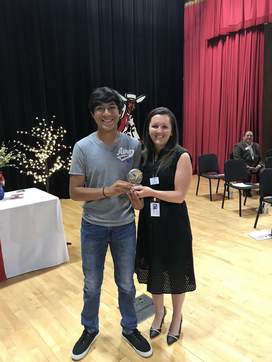 fabenavides's tweet image. Principal’s Choice Awards - Class of 2021 @SamHoustonHS #9GC Awards Ceremony #TexansKeepItREAL 🎓🎓