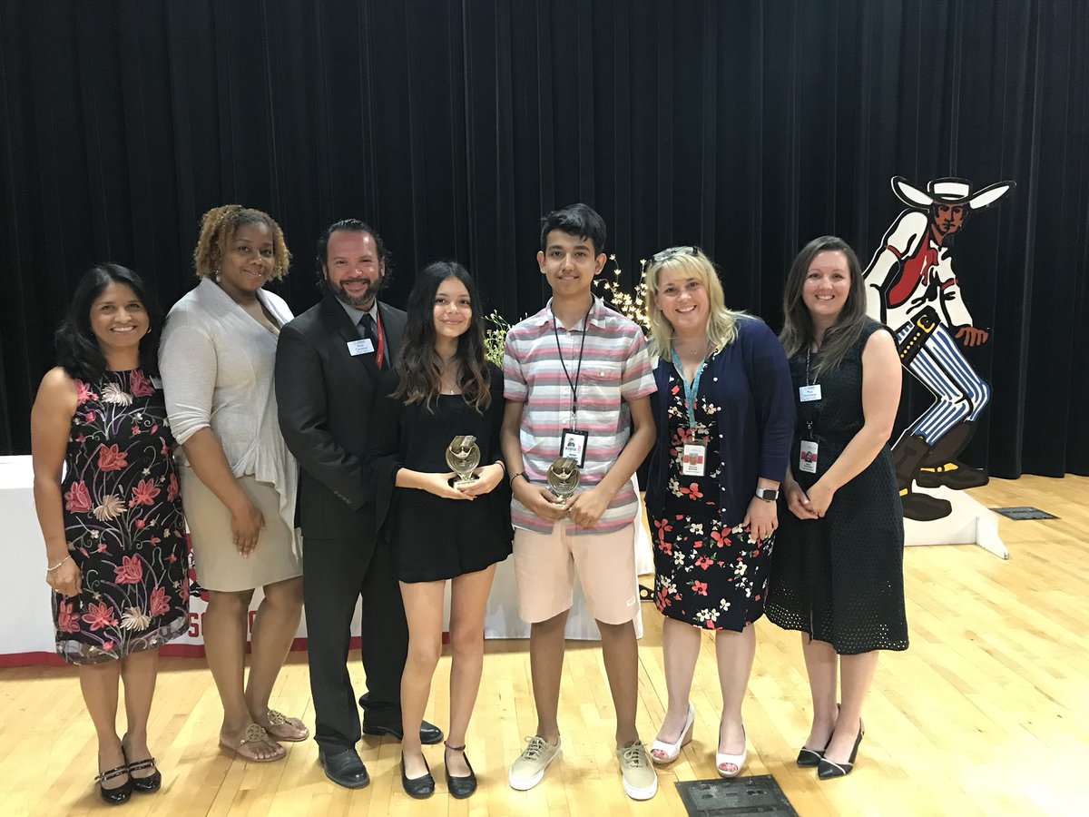 fabenavides's tweet image. Road to Val &amp;amp; Sal  - @SamHoustonHS Class of 2021 #9GC Awards Ceremony #TexansKeepItREAL 🎓🎓