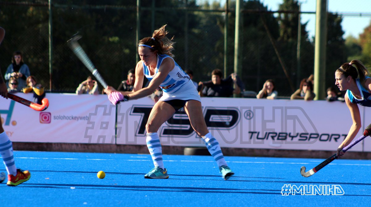 HockeyMUNIHD's tweet photo. #THMD2018 #01F10F #Damas #CiudadA 0 Vs #BcoNacion 1 en #CCBAHockey By #MuniHD @carlitarebecchi https://t.co/1j1W6BSDSQ