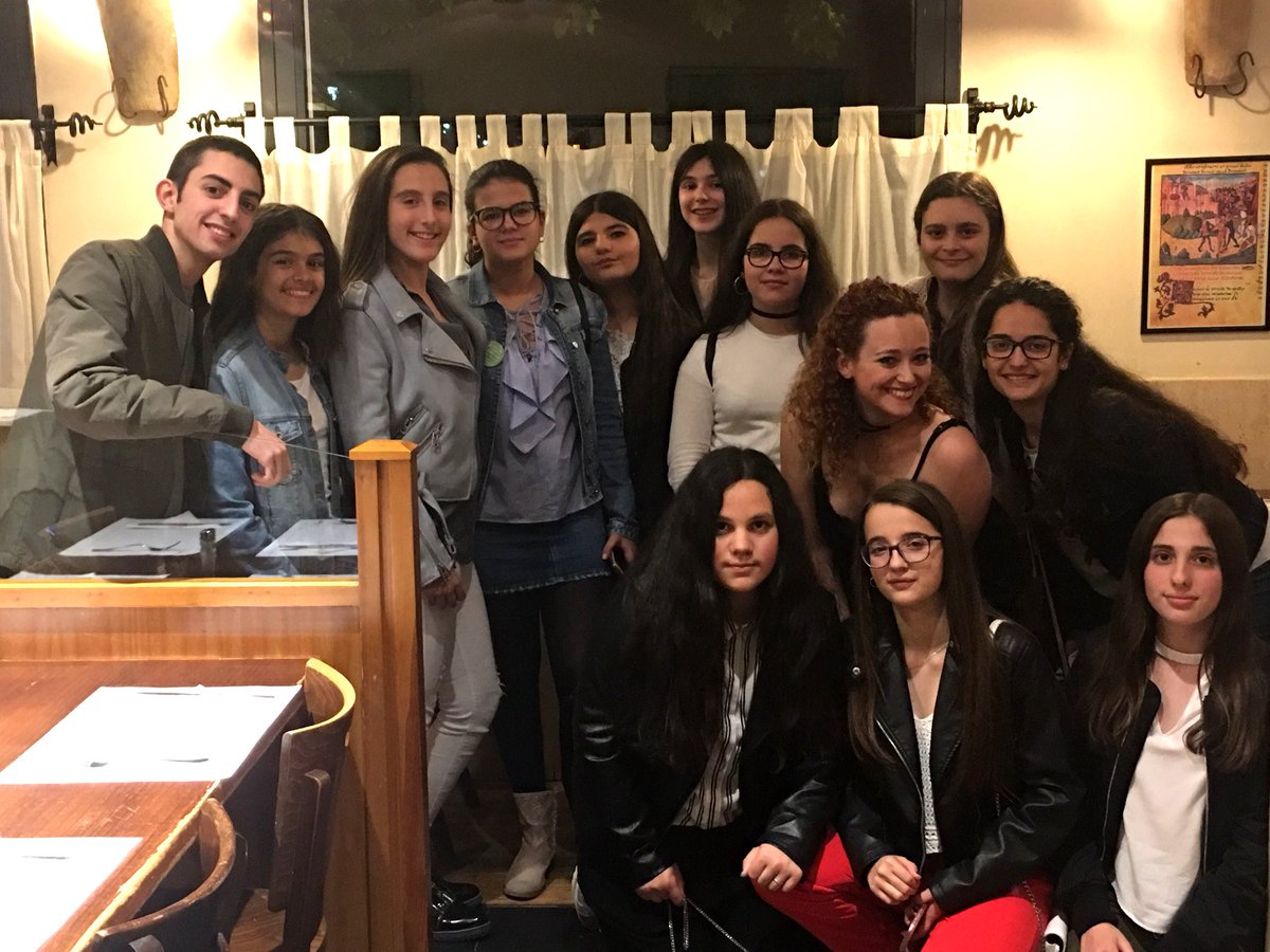 ¡Ya tocaba! Cena post-carnaval Las Del Porche 2018. 
#vivaelCarnaval #otroañocosiendopamiCarnaval