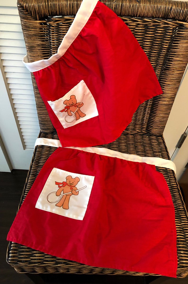 stuffblitzco's tweet photo. #VintageRedApron #vintageHallmark #Gingerbears Cook Book and Aprons Cookbook #BakingwithChildren #etsy #housewares #etsyvintagelover #etsysellsvintage #childapron #littlegirlapron #vintagebear #matchingoutfit #twinday #redapron https://t.co/K5EYyA65d0 https://t.co/LqEE1yVEXc