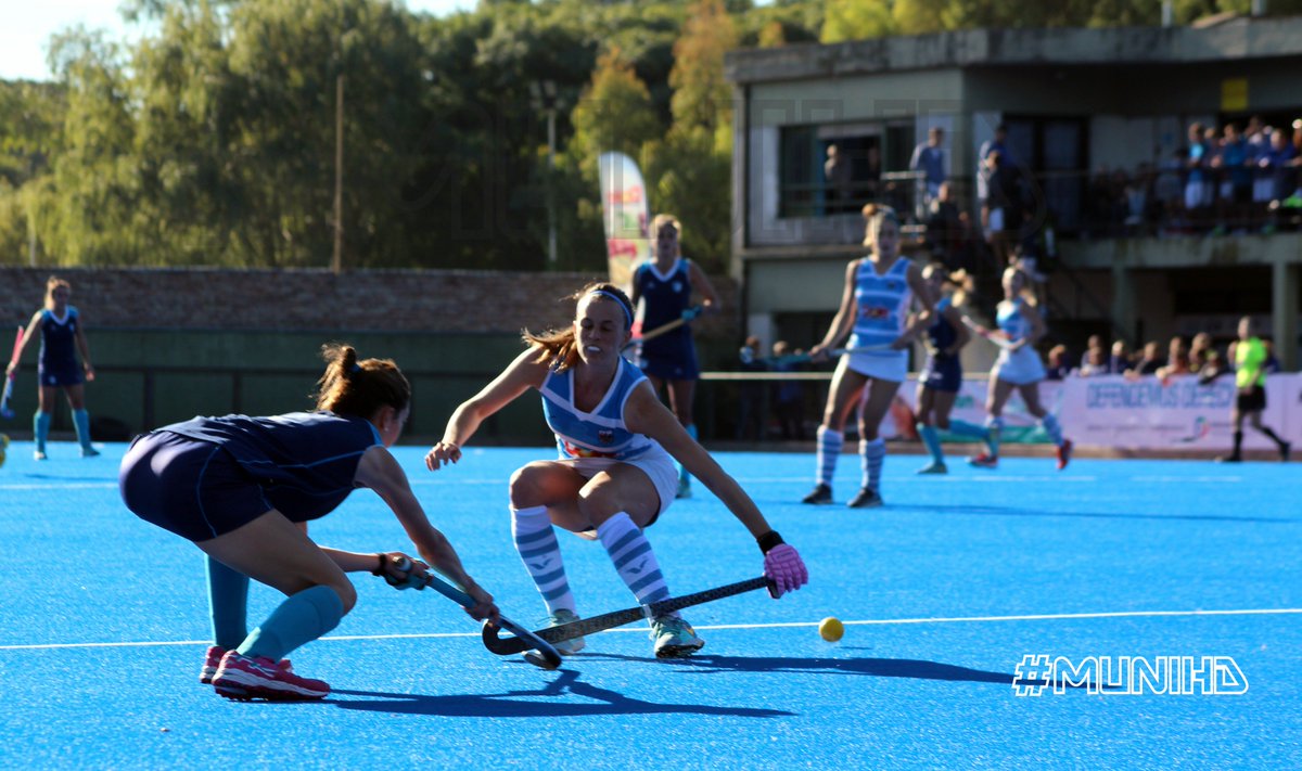 HockeyMUNIHD's tweet photo. #THMD2018 #01F10F #Damas #CiudadA 0 Vs #BcoNacion 1 en #CCBAHockey By #MuniHD @carlitarebecchi https://t.co/ZMsad7k2yM