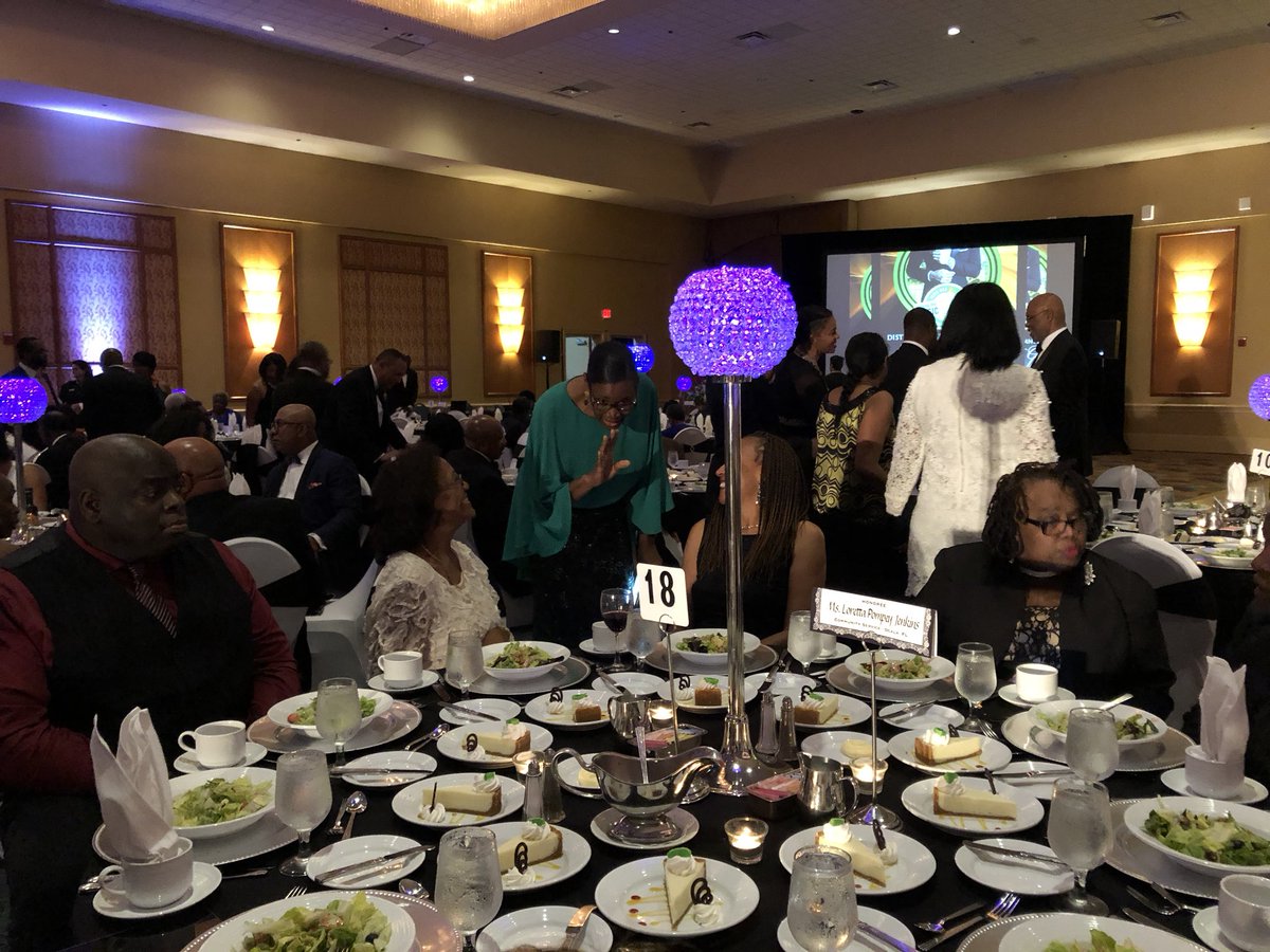 FAMU_1887's tweet photo. Magic is in the air at the Distinguished Alumni Awards Gala! #FAMUNAA2018 #FAMUmagic https://t.co/17TVy8ILrI
