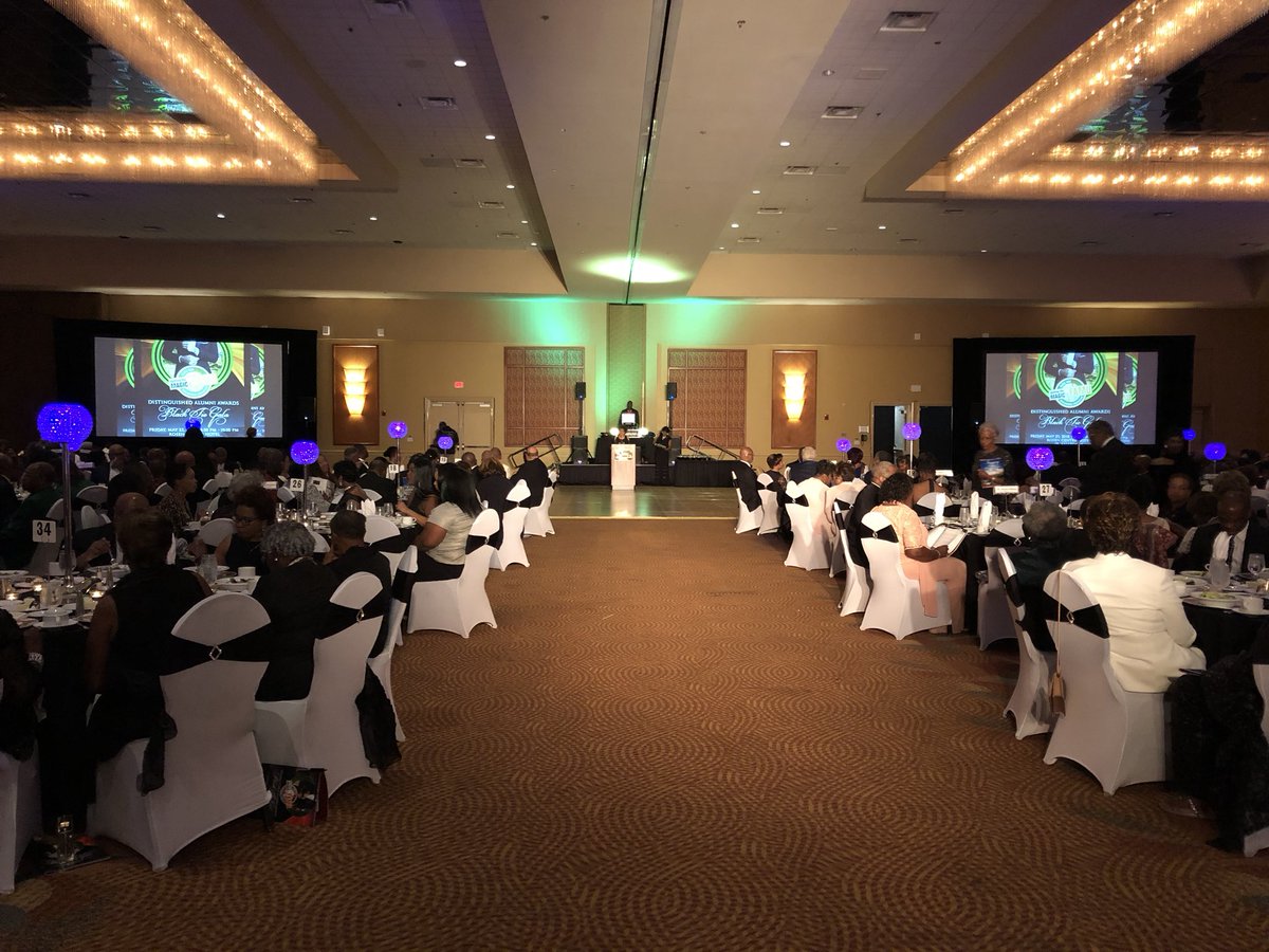 FAMU_1887's tweet photo. Magic is in the air at the Distinguished Alumni Awards Gala! #FAMUNAA2018 #FAMUmagic https://t.co/17TVy8ILrI