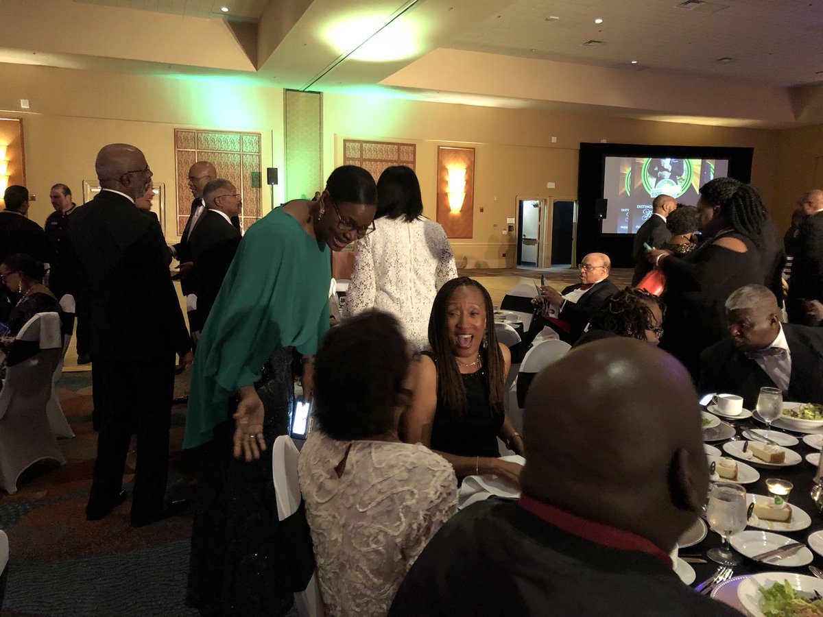 FAMU_1887's tweet photo. Magic is in the air at the Distinguished Alumni Awards Gala! #FAMUNAA2018 #FAMUmagic https://t.co/17TVy8ILrI