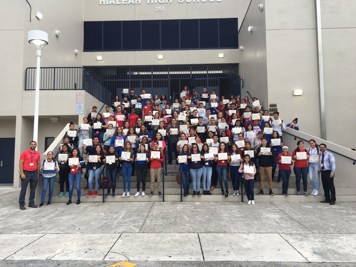 HialeahSenior's tweet photo. Honor Roll Breakfast! @Sanchez181421 @MiamiSup @HialeahSenior @verenanro @MDCPSNorth https://t.co/lbyYvUq435
