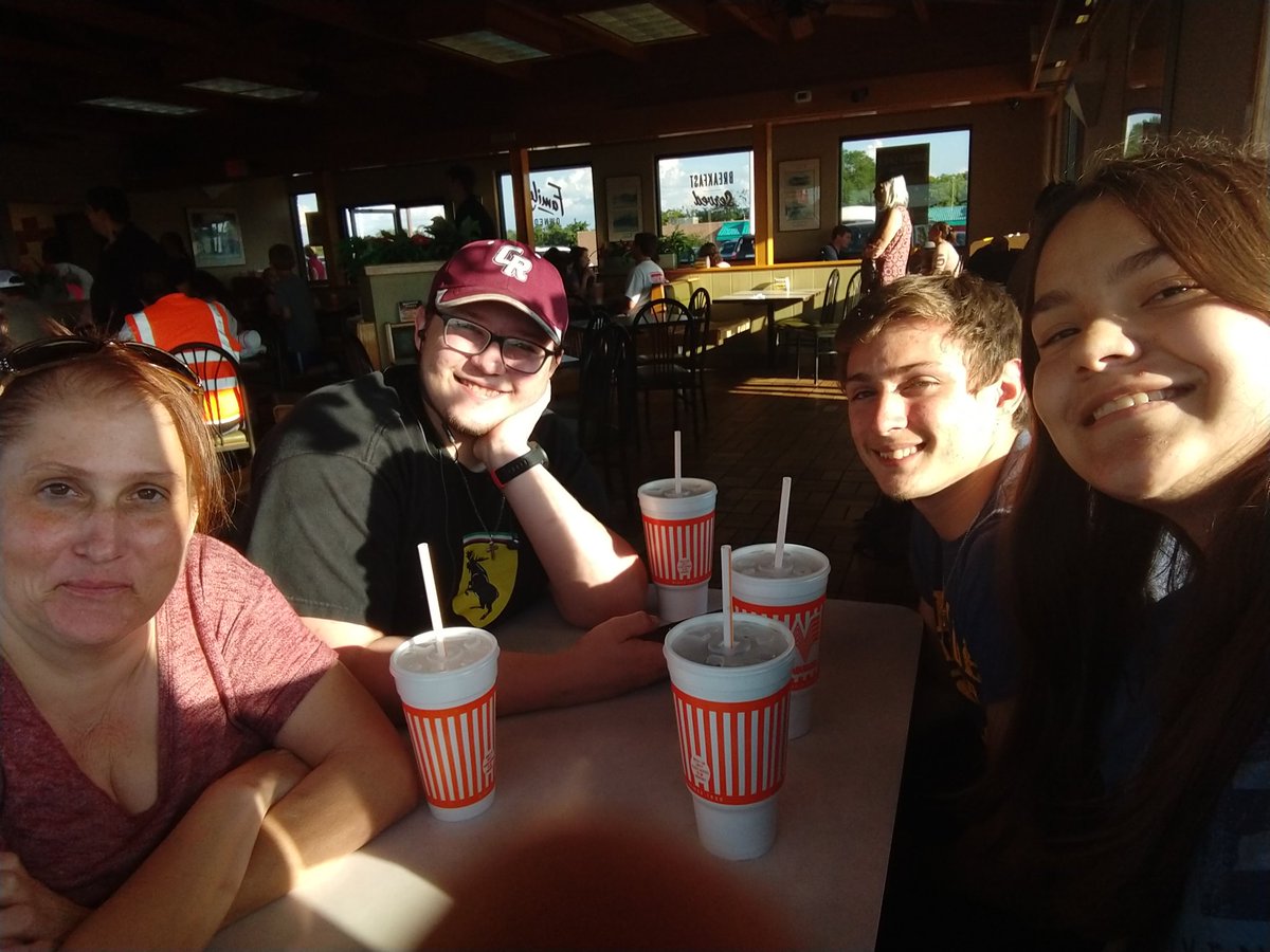 katymom2day's tweet photo. #MakingMemories https://t.co/H2wor8GatB