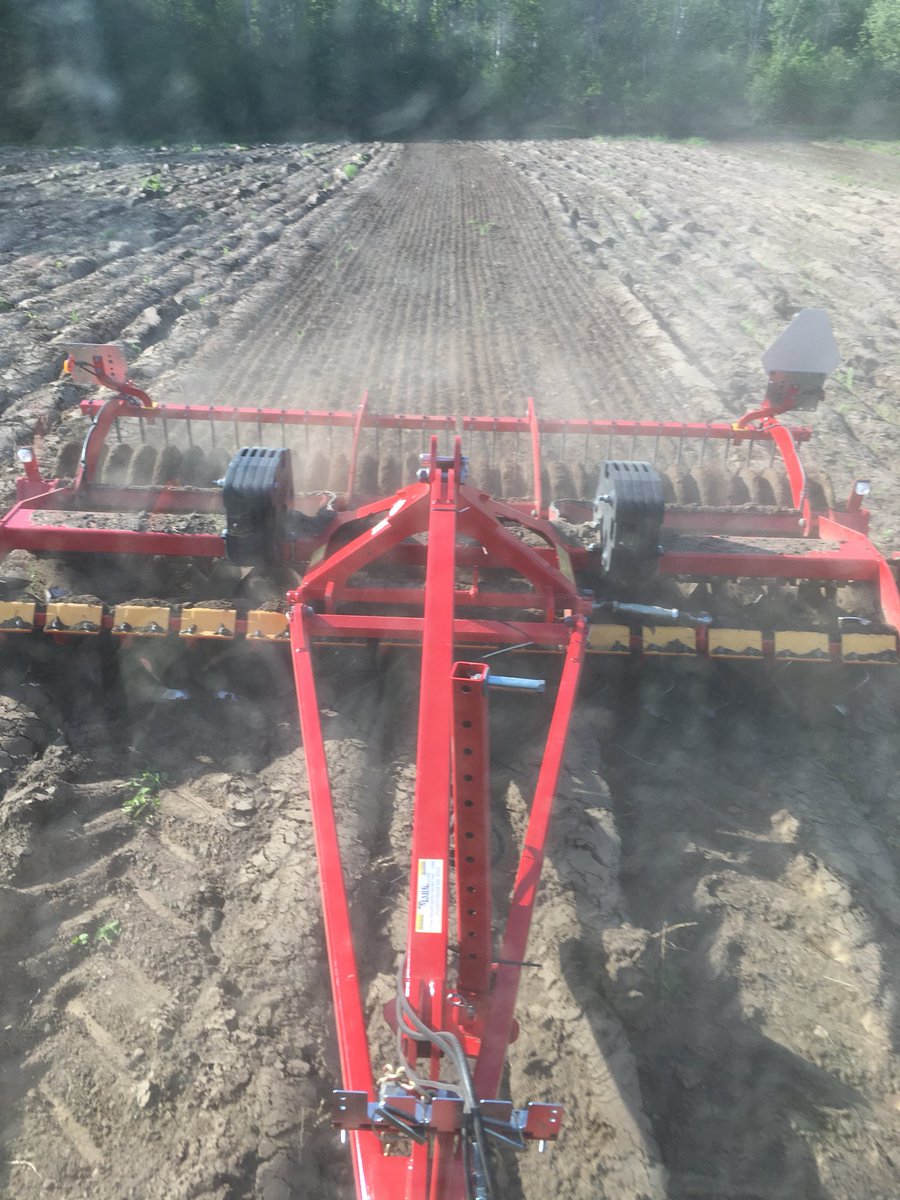 buttsy06's tweet photo. @VaderstadCanada CR400 turning some ploughed ground into a fresh seedbed! @NHBobmark https://t.co/EcndrVA4rW