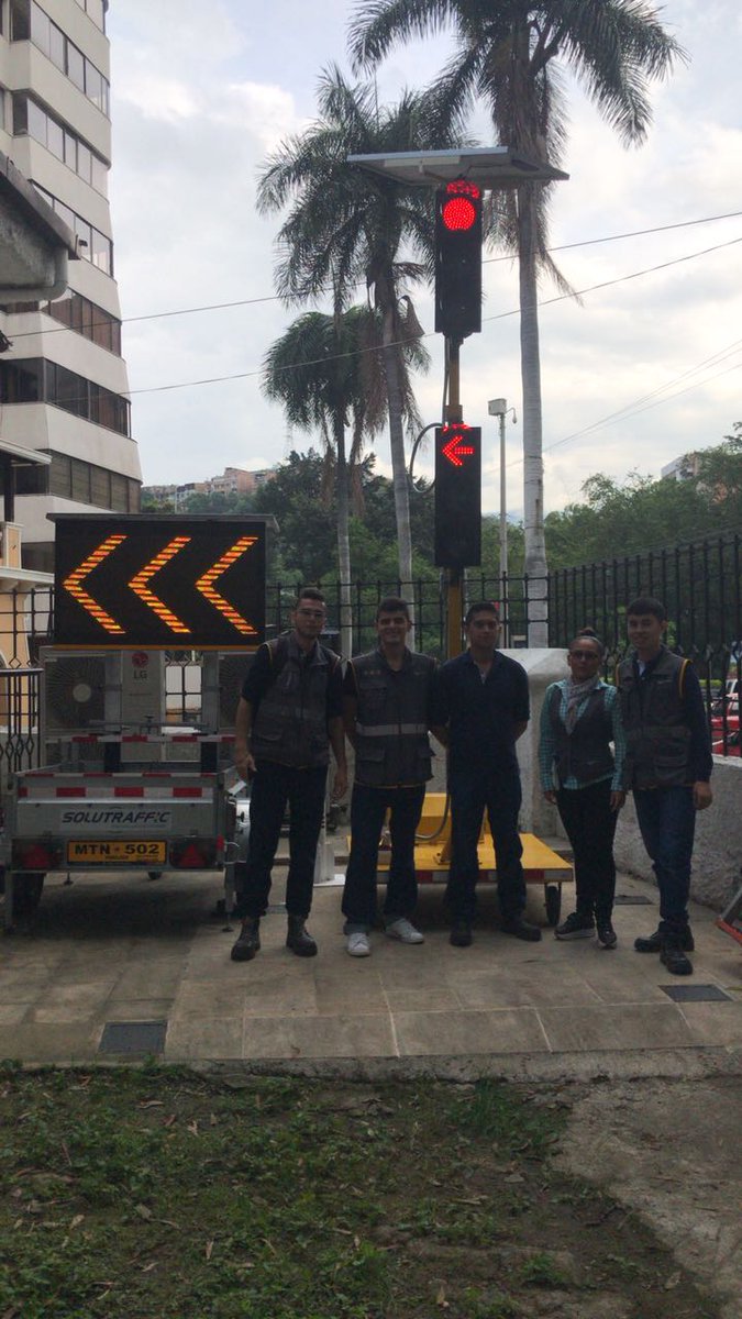 SolutrafficIng's tweet photo. Tras una exitosa jornada, solutraffic estuvo presente en la capacitación técnica sobre el manual de señalización vial! 🚦🚗 https://t.co/JaT38UR0H7