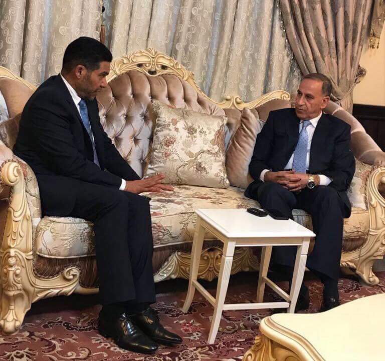 هل تتذكرون حارث الضاري؟؟؟؟؟؟؟؟
الذي في الصورة ابن حارث الضاري
المدعو جمال حارث الضاري وصل الى بغداد
بعد غياب سنين عديدة 
المصالحة عامة بدووون استثناء

قادمون قادمون يابغداد
والحبل على الجرار