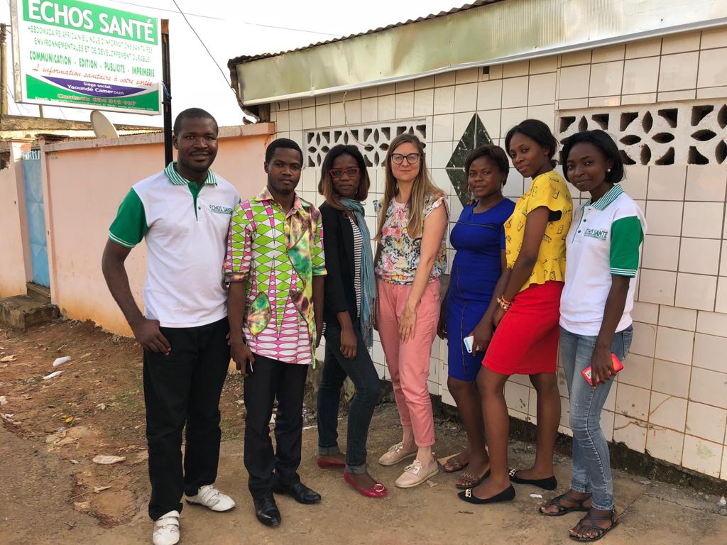 DesireEffala's tweet photo. Le personnel @echosanteinfo avec @elizco à la fin d'un recyclage aux nouveaux médias (journalisme Web) à #Yaoundé au #Cameroun. https://t.co/kxgJm0rnDZ