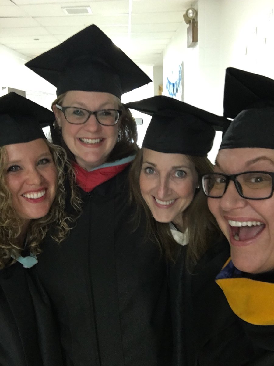 clmulthaupt's tweet photo. Graduation 2018- here we come!! Congrats seniors!!🦁💙🦁💙 #lisleonepride https://t.co/1bH0iXeUlv