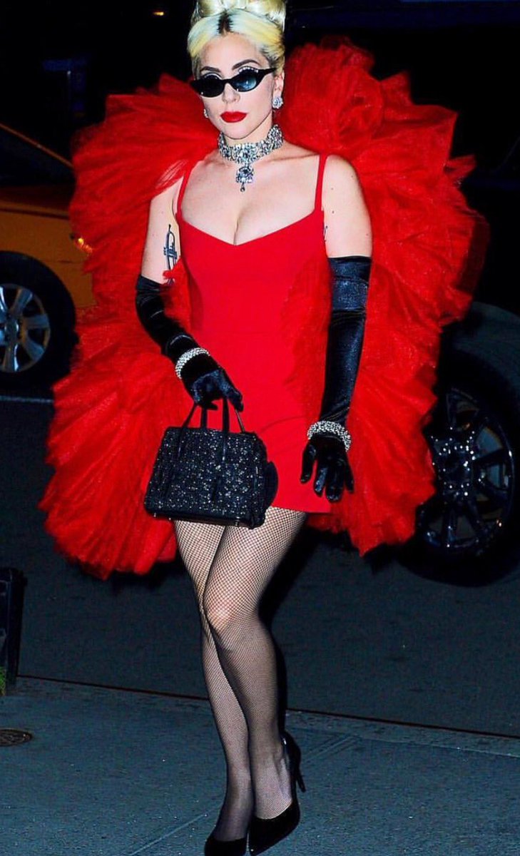 QueenDamnDebbie's tweet photo. Gaga must have heard SJ talking about how convenient fishnet stockings are for covering up leg hair in this episode of Queen for a Damn Day, our #Roseanne recap podcast. Darlene, you wear it well.   https://t.co/QpQeD73pml https://t.co/JGqgfVFsLd