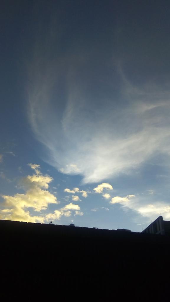 TiaraOtaku's tweet image. Con semanas sin tiempo pero con los oídos siempre en el turno de la señorita @MCHeisel #HeiselParty @los40colombia