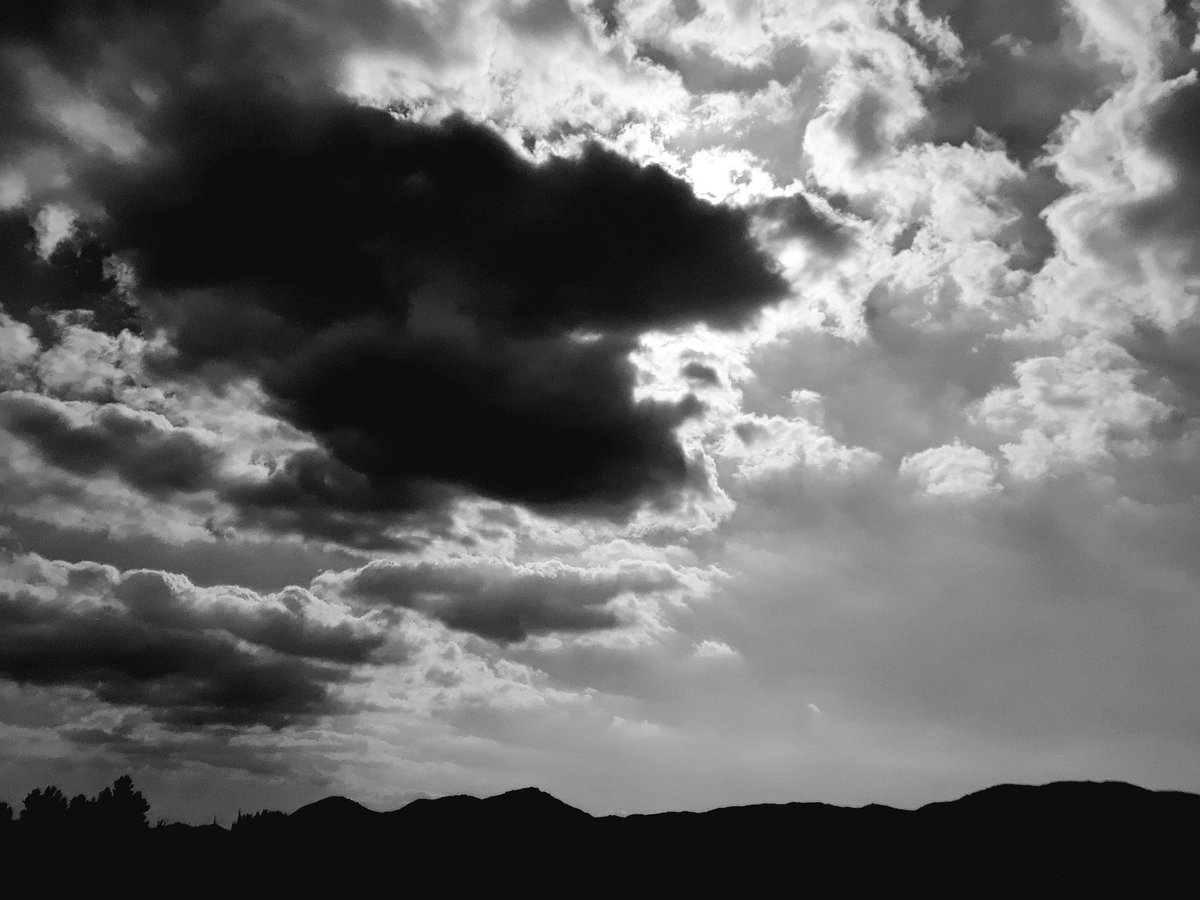 rayzrlove's tweet image. 😎

Loving the Low pressure.

#cawx #inlandempire #cloudeffects #effetsnuages