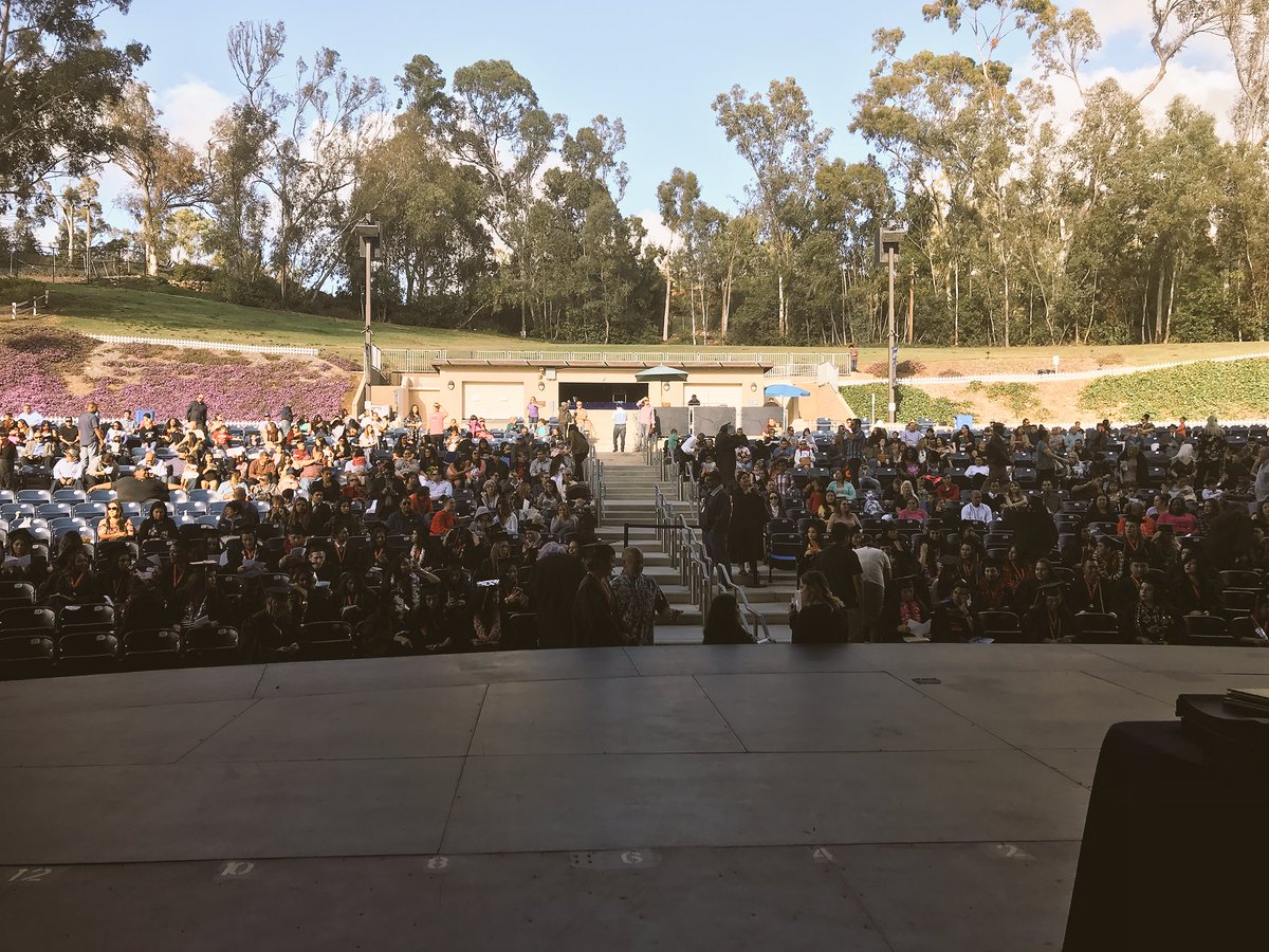 SusanBFord17's tweet photo. An excited crowd anticipates graduation at Vista Adult School https://t.co/jaCZtasDLL