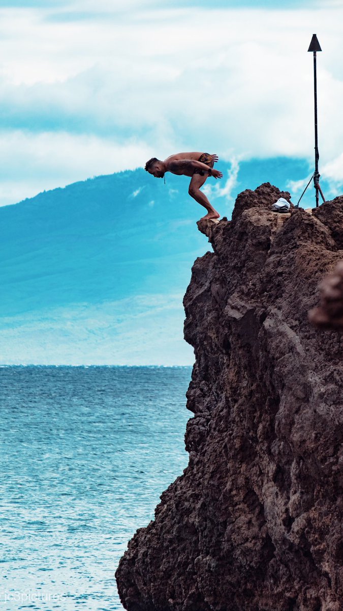 SwagzillaJF's tweet photo. Leave you fears behind! #Peak #Peak18 #Tmobile #BlackRock #CliffJump @thayesnet @JonFreier @John_Dief @TMobile https://t.co/otc0XAOHki
