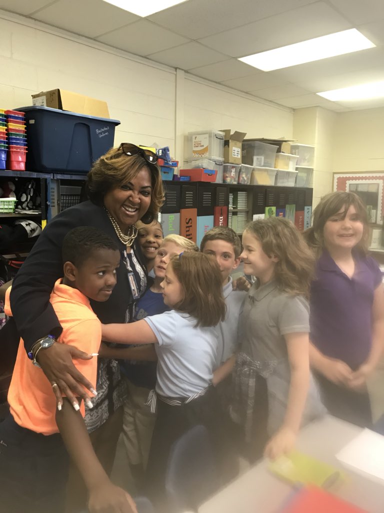Champ4Scholars's tweet photo. I loved visiting @BatesElemJCPS yesterday. These scholars are showing compassion. @JCPSKY @jcpsforward @JCPSSuper @Dunn1Alecia @BradyJCPSBOE #compassion #Area4success #happytosee #Leaders https://t.co/DmsEW3NeTP