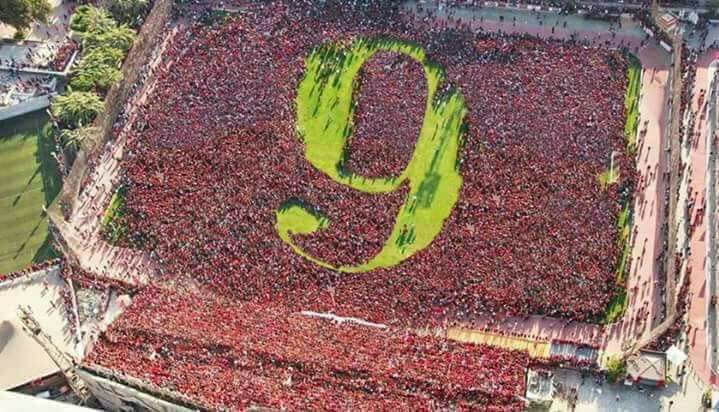 #جمهوره_حماه
"الأهلي ملك لمن صنعوه ومن صنعوه هم مشجعوه "  ❤️
#الاهلي