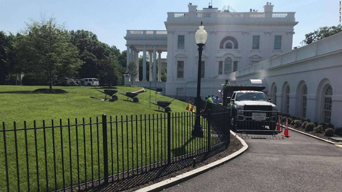 CNN's tweet photo. The White House sinkhole "does not pose a risk," National Park Service says https://t.co/j9zVGK9135 https://t.co/ROQTBDUNcU