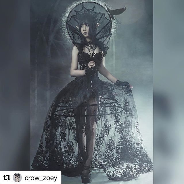 gserpentine's tweet photo. Stunning shot by @crow_zoey of our dark fairy collection.
#gothic #darkfairy #raven #nevermore #gothicbride #alternativedesigner #galleryserpentine #lacecorset https://t.co/5SwZXqMUrG https://t.co/Gb5cRnzLwT