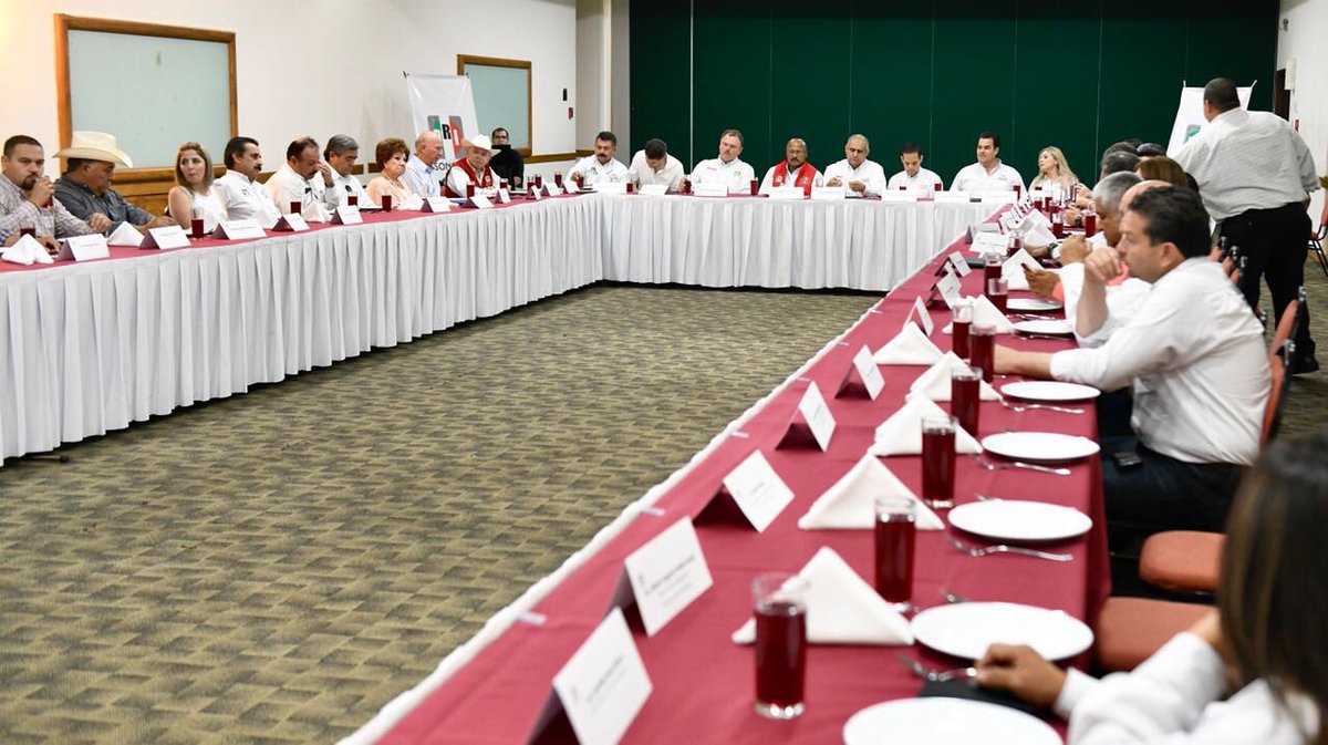 René Juárez Cisneros (@juarezcisneros) on Twitter photo Sostuve una importante reunión con integrantes del <a href="/CDEPRISonora/">PRI Sonora</a> a quienes escuché con atención sus intereses y expresiones. Fue un diálogo muy constructivo. Sostuve una importante reunión con integrantes del <a href="/CDEPRISonora/">PRI Sonora</a> a quienes escuché con atención sus intereses y expresiones. Fue un diálogo muy constructivo.