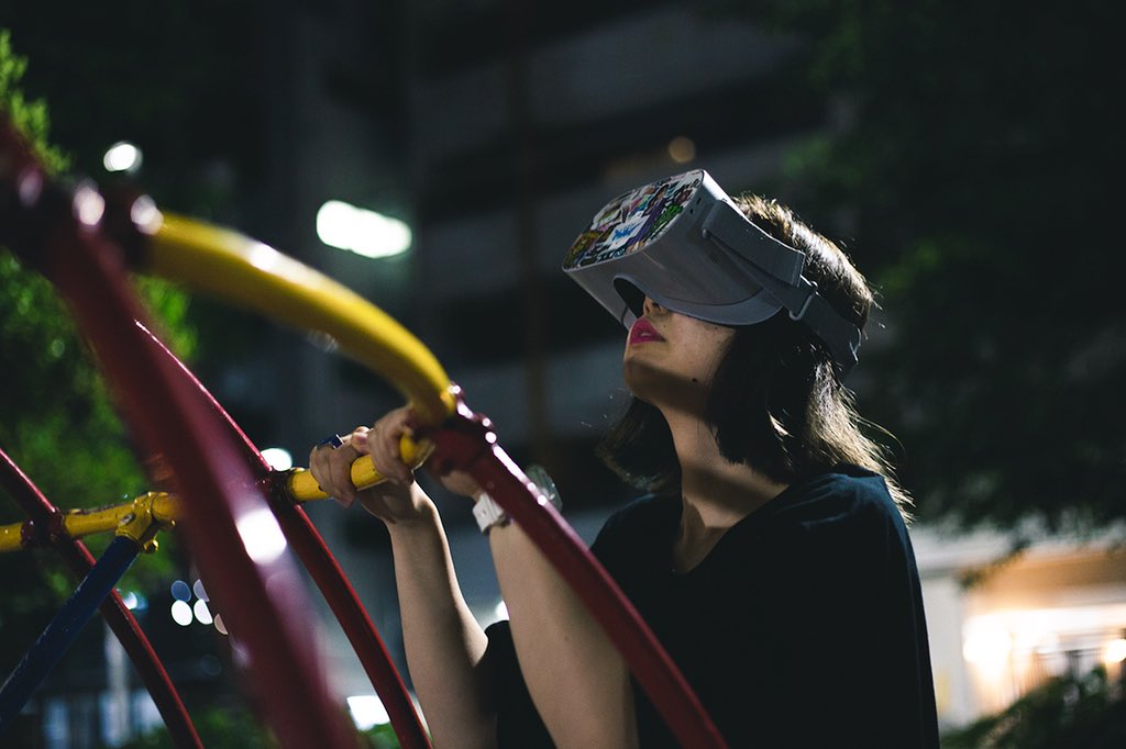 MapleSyrupCS6's tweet photo. デコったOculus go(略してDecolus Go?)でHMD写真撮ったよ!12時間たっちゃったのでマッハ新書にはできないけど写真集にしようと思います👾
#OculusGo
#デコlusGo
#DecolusGo
#VR女子
#HMD写真集 https://t.co/WivCadoc0M